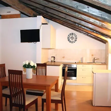 Sunny And 아파트 시베니크